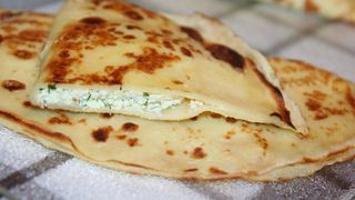 Clătite cu urdă și verdeață. Secretul gospodinelor din Maramureș