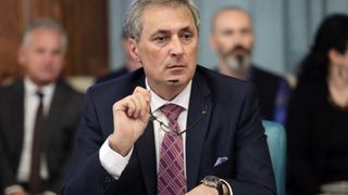 Ministrul Internelor anunță că va reglementa situațiile legate de transportarea persoanelor arestate în centrele de detenție