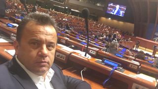 Fostul ministru al Educaţiei îşi deschide restaurant! Localul lui Liviu Pop este într-o clădire modernă de birouri!  