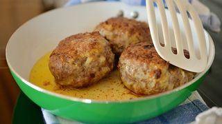 Chiftele de post cu cartofi, ciuperci și orez. Rețeta delicioasă care te face să uiți de carne