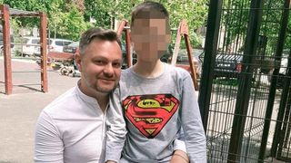 Otrăvirea la şcoală a fiului lui Gabriel de la Boombastic nu e primul caz de acest fel! La Ploieşti, un elev de 7 ani a fost intoxicat de un coleg cu picături de &icirc;ngrăşăm&acirc;nt puse &icirc;n sticla cu apă!