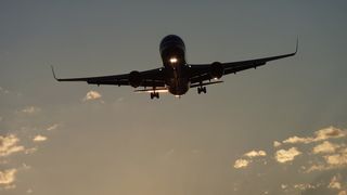 Alertă la Sibiu! Un avion cu 90 de pasageri a venit din zona roșie de coronavirus a Germaniei