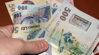 Leul s-a apreciat uşor