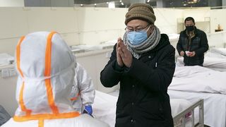 Rom&acirc;n ieșit din carantină pentru a căuta prostituate pe străzi