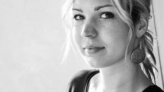 Ce pereche de cercei alegi, în funcție de ținuta pe care o porți? 