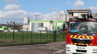 Explozie şi incendiu &icirc;ntr-o fabrică clasată Seveso &icirc;n apropiere de oraşul francez Rouen
