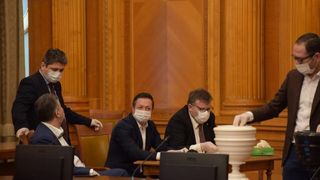  Guvernul Orban a fost votat, obţin&acirc;nd 286 de voturi &rdquo;pentru&rdquo;. Jurăm&acirc;ntul se depune la Cotroceni &icirc;ncep&acirc;nd cu ora 18:00