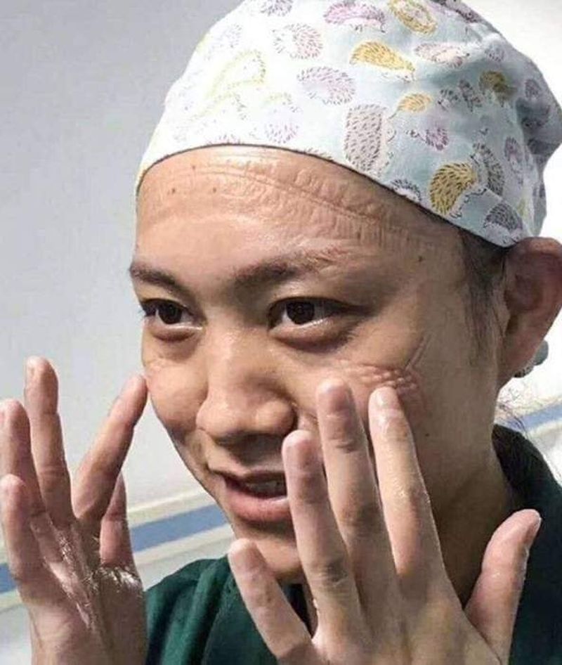 Ei sunt medicii care tratează pacienții infectați cu CORONAVIRUS