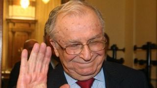 Ion Iliescu s-a izolat &icirc;n casă și scrie la o carte! Măsuri stricte pentru fostul președinte din cauza coronavirusului