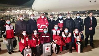 Eroii care luptă cu virusul