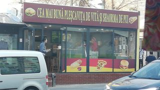 Restaurantele și shaormeriile, afectate de coronavirus! Brigitte Sfăt se plictisește la fast-food-ul ei