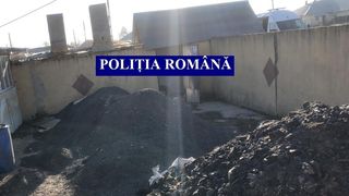 Percheziţii la persoane bănuite că au extras metale preţioase din pământ provenit de la Roşia Montană