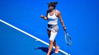 Bianca Andreescu donează o rachetă semnată