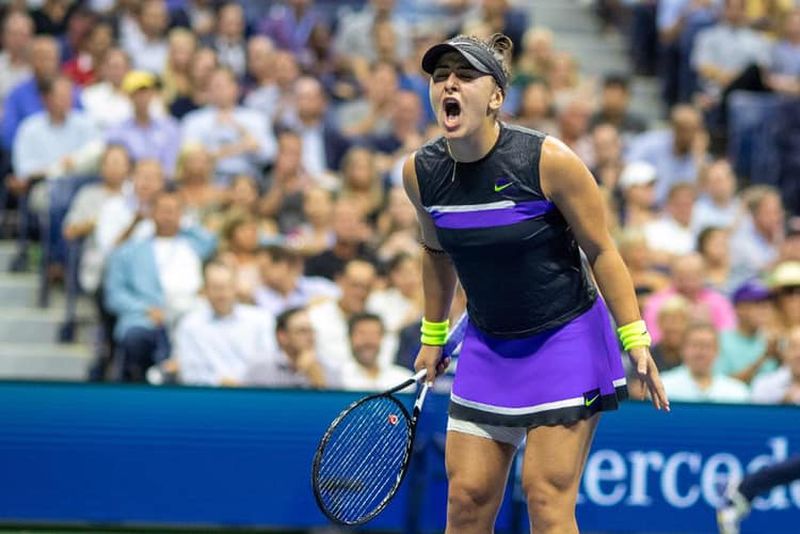 Bianca Andreescu donează o rachetă semnată