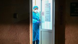 VIDEO | Izolați cu forța