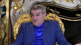 Măștile comandate de Gigi Becali la fabrica de cămăși nu sunt bune de nimic! Ele chiar pot pune în pericol sănătatea!