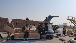 Un transport aerian cu 45 de tone de echipamente medicale din Coreea de Sud a sosit pe aeroportul ”Henri Coandă”
