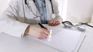 Colegiul Medicilor solicită testarea imediată a tuturor medicilor din ţară