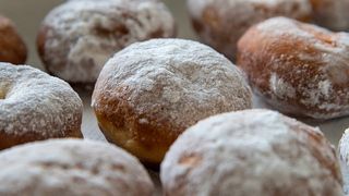 gogosi umplute cu gem sau dulceata Reteta