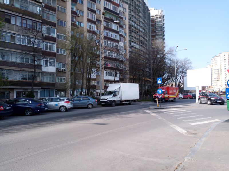 femeie suspectată de covid-19 de aproximatix 60 de ani luată cu autospeciala