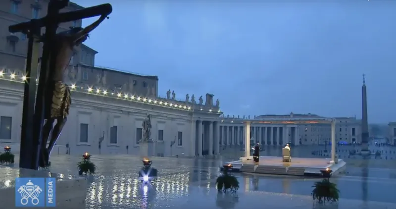 Imaginea momentului: Papa Francisc se roagă neîncetat