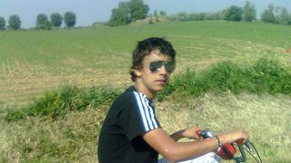 Cum arăta unul dintre cei mai r&acirc;vniți concurenți din casa &bdquo;Puterea Dragostei&rdquo; pe vremea liceului? Imagini nemaivăzute