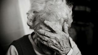 Vă rog, îmi este foame! Vă dau banii când iau pensia