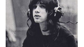 Alan Merrill, solist al trupei The Arrows şi compozitor al piesei &rdquo;I Love Rock &lsquo;N&rsquo; Roll&rdquo;, a murit din cauza Covid-19