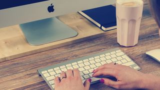 Cetăţenii vor putea să depună solicitări către toate instituţiile publice online, semnate electronic