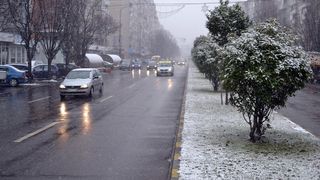 Iarna revine în România. Meteorologii anunță ninsori și vânt puternic în următoarele zile