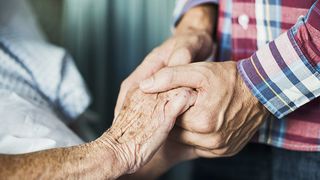 Decizie cumplită în Catalonia (Spania) privind persoanele care au peste 80 de ani