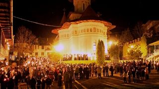 Paste 2020 - Noaptea deInviere 2020 slujba biserica