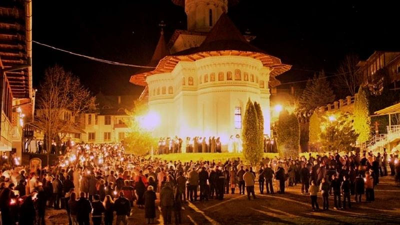 Paste 2020 - Noaptea deInviere 2020 slujba biserica