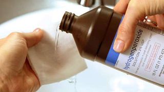 Adevărul despre apa oxigenată: Ucide sau nu coronavirusul?