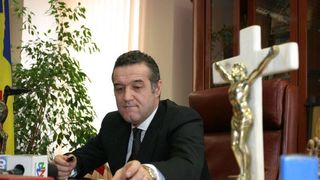 Gigi Becali continuă să meargă la biserică: „Eu nu pot fără Liturghie. Mor imediat!”