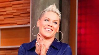 Pink, infectată cu Covid-19: Un eşec al Guvernului nostru să nu facă testarea mult mai accesibilă