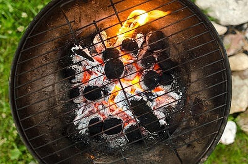 gratar in fata blocului stare de urgenta