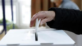 Guvernul a anunțat amânarea alegerilor locale. Mandatele aleșilor locali, prelungite până la finalul anului