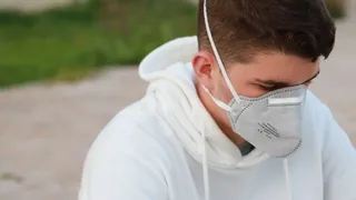 Purtarea măştii de protecţie devine obligatorie &icirc;n spaţiile publice din 10 aprilie