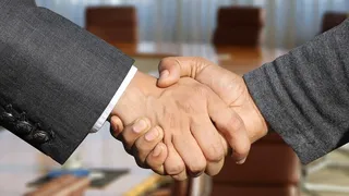  peste 994.000 de contracte individuale de muncă au fost suspendate