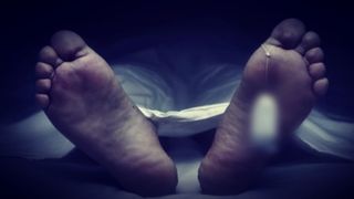 Marea Britanie a rămas fără locuri &icirc;n care să &icirc;i ducă pe cei decendați. Hangar transformat &icirc;n morgă