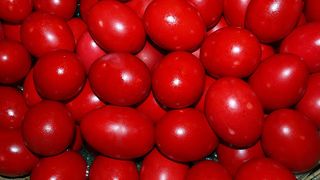 Oua rosii vopsite natural - Oua rosii de Paste - Oua rosii cu sfecla - Oua rosii cu coji de ceapa