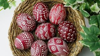 Oua rosii vopsite natural - Oua rosii de Paste - Oua rosii cu sfecla - Oua rosii cu coji de ceapa