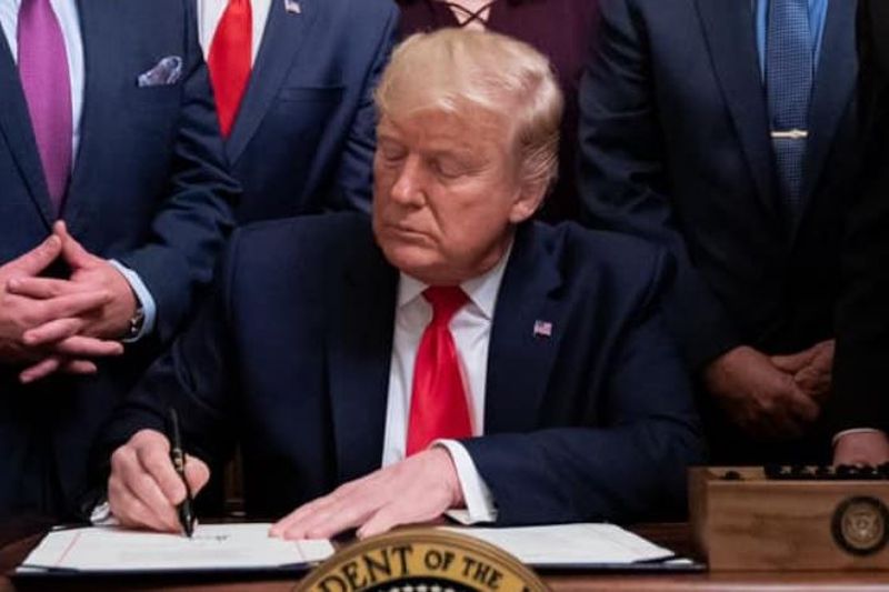 Directorul OMS i-a răspuns lui Trump la critici: „Nu politizaţi virusul!”