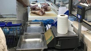 ANPC a &icirc;nchis Piaţa Rahova din Bucureşti şi pescăria din Piaţa Moghioroş