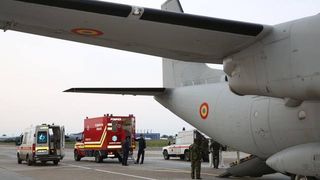 Aproximativ şapte tone de materiale sanitare, aduse din Turcia cu o aeronavă a MApN