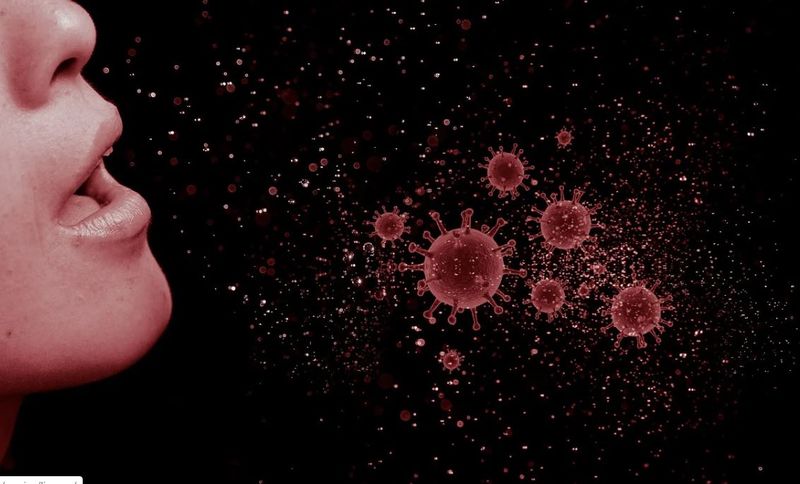  Bărbat condamnat la şase luni de închisoare cu suspendare, după ce a tuşit în faţa unui poliţist local