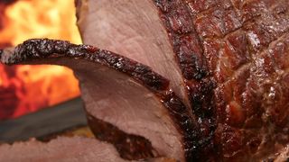 Ministrul Agriculturii spune că românii vor putea cumpăra miel de Paşte nu doar din magazine, ci şi de la ferme