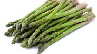 Sparanghel. Ce este, de fapt, această legumă care se găsește și în supermarketurile de la noi