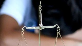 Gestul șocant al unui avocat din Giurgiu. El a atacat cu maceta un curier